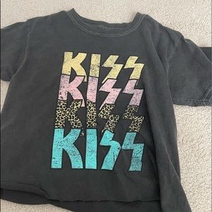 kiss crop shirt